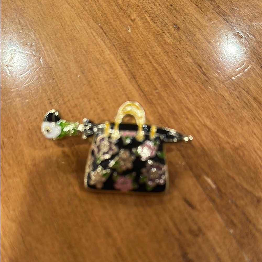 Disney pin-Mary Poppins bag
